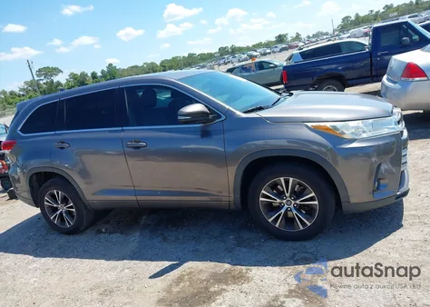 2018 Toyota Highlander Le Plus from USA, damaged, VIN 5TDZZRFH3JS267792